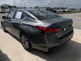 Used 2023 Nissan Altima 2.5 SV image 2