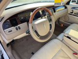 Used 2010 Lincoln Town Car Signature Limited image 6