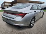 Used 2022 Hyundai Elantra SE image 3