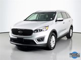 Used 2017 Kia Sorento LX w/ LX Convenience Package image 3