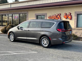 Used 2022 Chrysler Pacifica Touring-L image 5