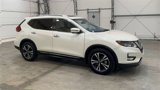 Used 2017 Nissan Rogue SL image 2