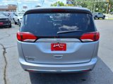 Used 2020 Chrysler Pacifica Touring-L image 5