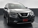Used 2017 Nissan Rogue SV image 2