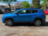 Used 2022 Jeep Compass Latitude image 2