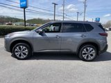 Used 2021 Nissan Rogue SV image 2