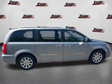 Used 2015 Chrysler Town & Country Touring image 6