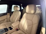 Certified 2024 Porsche Macan image 5
