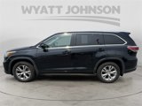 Used 2015 Toyota Highlander XLE image 2