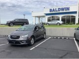 Used 2021 Chrysler Pacifica Touring image 3