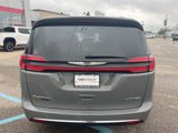 Used 2023 Chrysler Pacifica Limited image 5