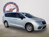 Used 2024 Chrysler Pacifica Touring-L image 2