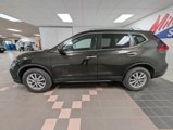 Used 2017 Nissan Rogue SV image 2