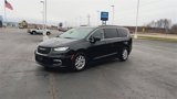 Used 2022 Chrysler Pacifica Touring-L image 4