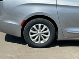 Used 2019 Chrysler Pacifica Touring-L image 6
