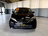 Used 2015 Toyota Sienna SE Premium image 2