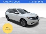 Used 2015 Nissan Pathfinder SV image 1