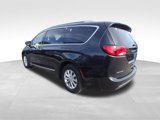 Used 2018 Chrysler Pacifica Touring-L image 3