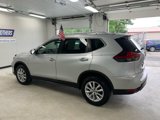 Used 2018 Nissan Rogue SV image 3