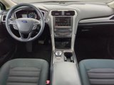 Used 2017 Ford Fusion SE w/ Fusion SE Technology Package image 2