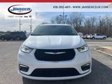 Used 2022 Chrysler Pacifica Touring-L image 2