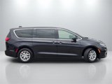 Used 2023 Chrysler Pacifica Touring-L image 4