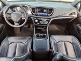 Used 2022 Chrysler Pacifica Limited w/ Uconnect Theater Family Group image 3
