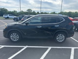 Used 2020 Nissan Rogue SV image 2