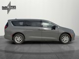 New 2025 Chrysler Pacifica Select image 4
