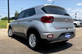 Used 2023 Hyundai Venue SE image 3