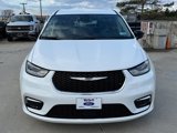 Used 2024 Chrysler Pacifica Touring-L image 2