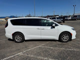 Used 2023 Chrysler Pacifica Touring-L image 6