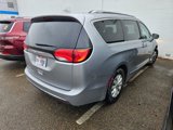 Used 2018 Chrysler Pacifica Touring-L image 4