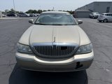 Used 2005 Lincoln Town Car Signature image 2