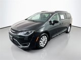 Used 2017 Chrysler Pacifica Touring-L image 3