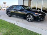 Used 2020 Toyota Camry SE image 2