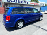 Used 2018 Dodge Grand Caravan SE w/ UConnect Hands-Free Group image 3
