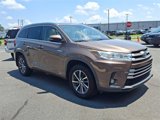 Used 2017 Toyota Highlander XLE image 3