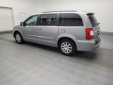 Used 2016 Chrysler Town & Country Touring image 3