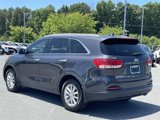 Used 2017 Kia Sorento LX w/ LX Convenience Package image 4