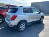 Used 2022 Chevrolet Trax LT w/ LT Convenience Package image 4
