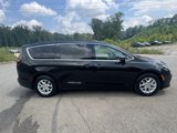 Used 2022 Chrysler Pacifica Touring-L image 6