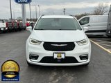 Used 2022 Chrysler Pacifica Touring-L image 4