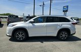 Used 2017 Toyota Highlander XLE image 2