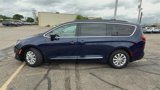 Used 2017 Chrysler Pacifica Touring-L image 5