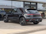 Certified 2024 Porsche Macan image 3