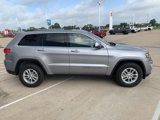 Used 2018 Jeep Grand Cherokee Laredo image 2