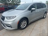Used 2023 Chrysler Pacifica Touring-L image 4