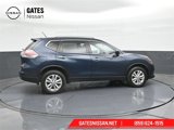Used 2016 Nissan Rogue SV image 3
