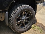 Used 2018 Nissan Titan SV image 4